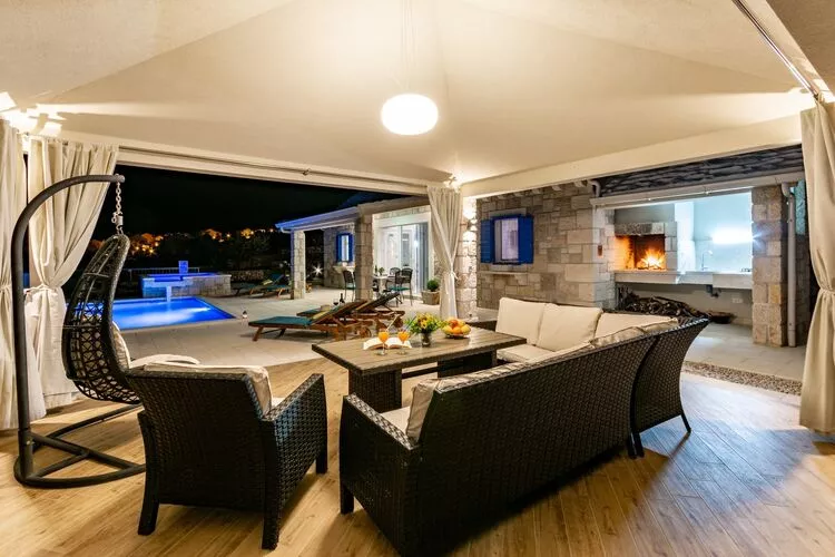 Villa Blue Sky - Three Bedroom Villa with Pool-Intérieur