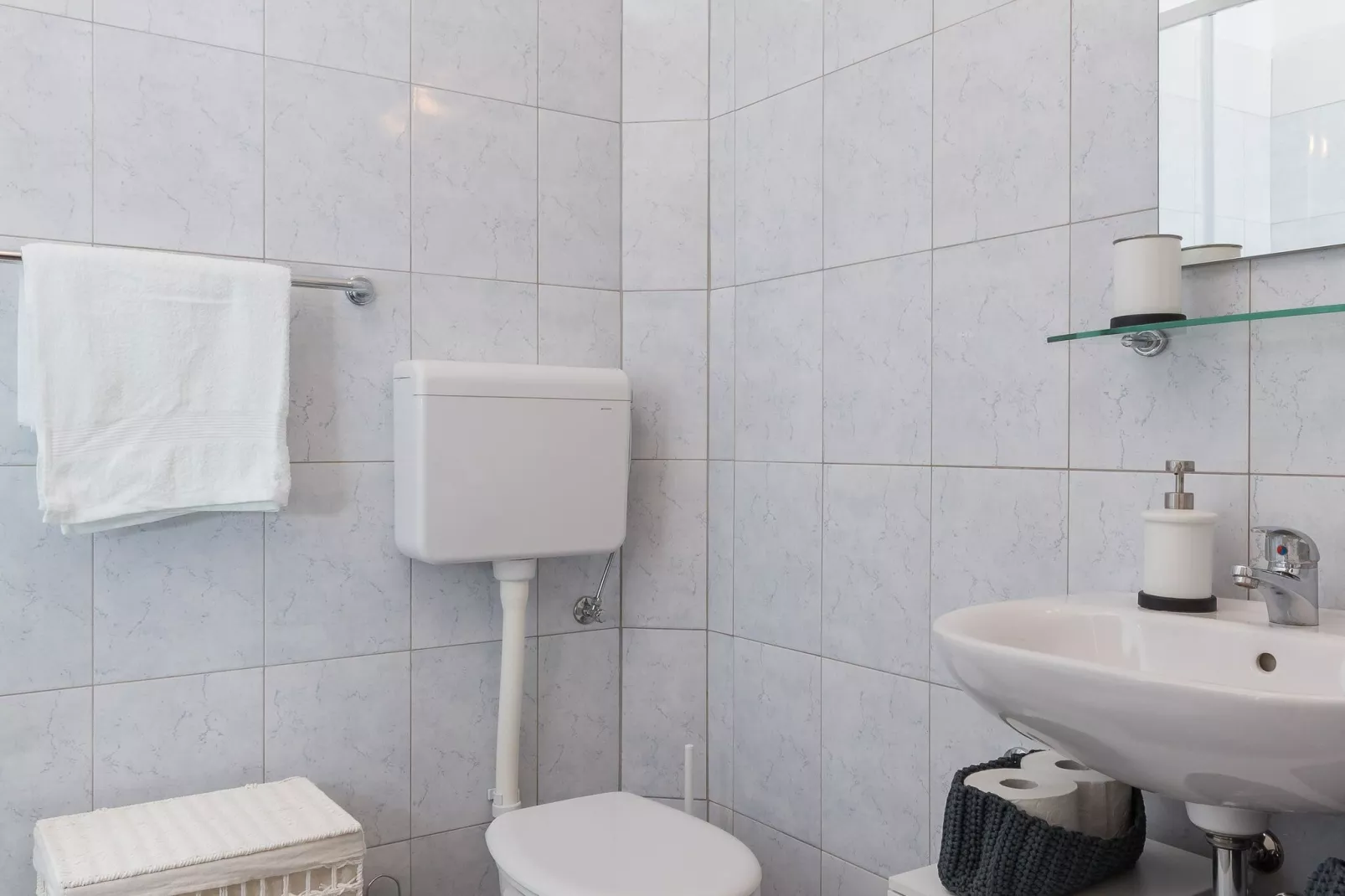 Cozy Dubrovnik Apartment - One-Bedroom Apartment with Sea View-Bathroom