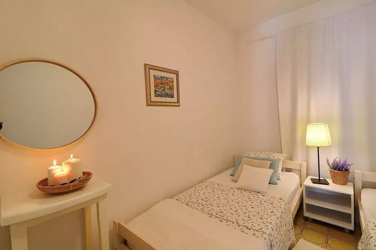 Apartments Mediterranean House - Two Bedroom Apartment with Terrace-Schlafzimmer