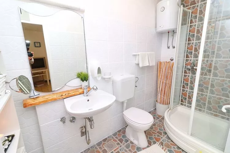 Apartments Mediterranean House - Two Bedroom Apartment with Terrace-Badezimmer
