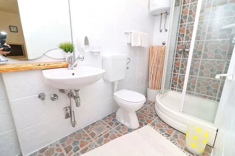Apartments Mediterranean House - Two Bedroom Apartment with Terrace-Badezimmer