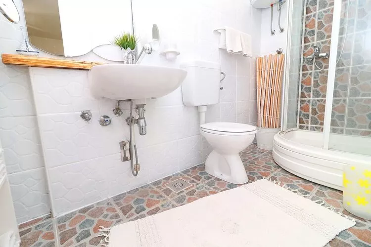 Apartments Mediterranean House - Two Bedroom Apartment with Terrace-Badezimmer