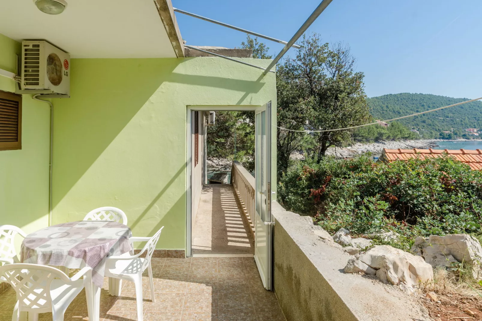 Seafront Apartments Olivera-Two Bedroom Apartment with Patio ( Tonči )-Terrasse