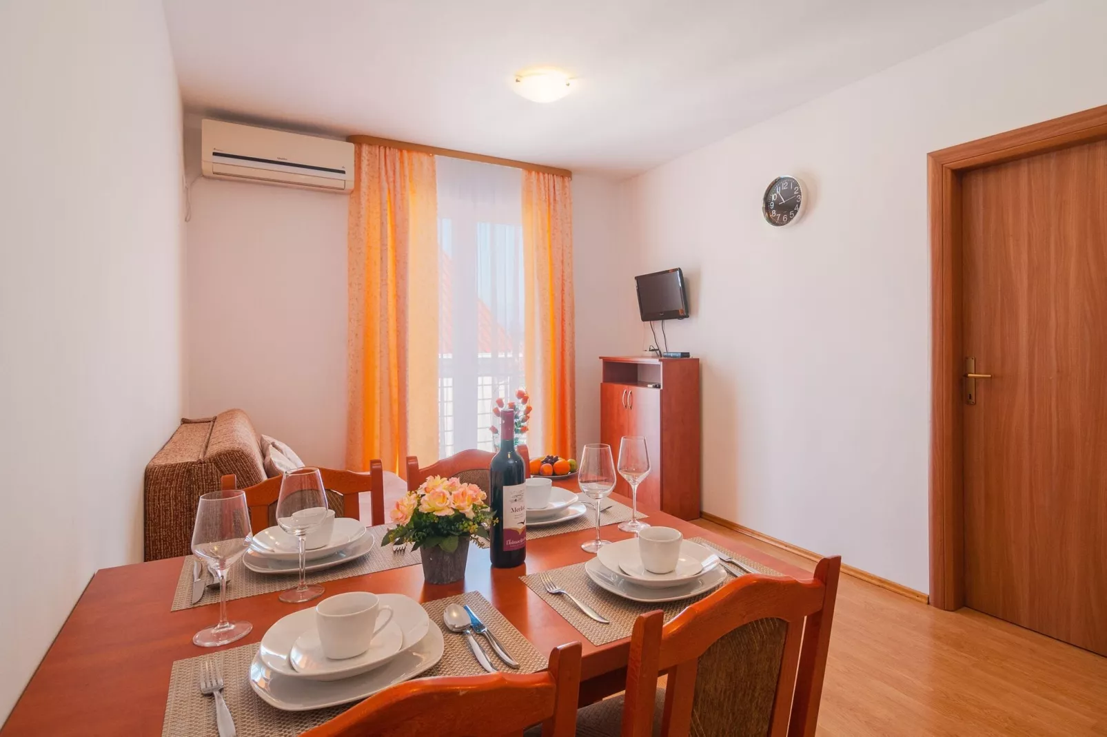 Apartments Island Beat - One Bedroom Apartment with Balcony and Sea View (A1) (ST)-Dining room