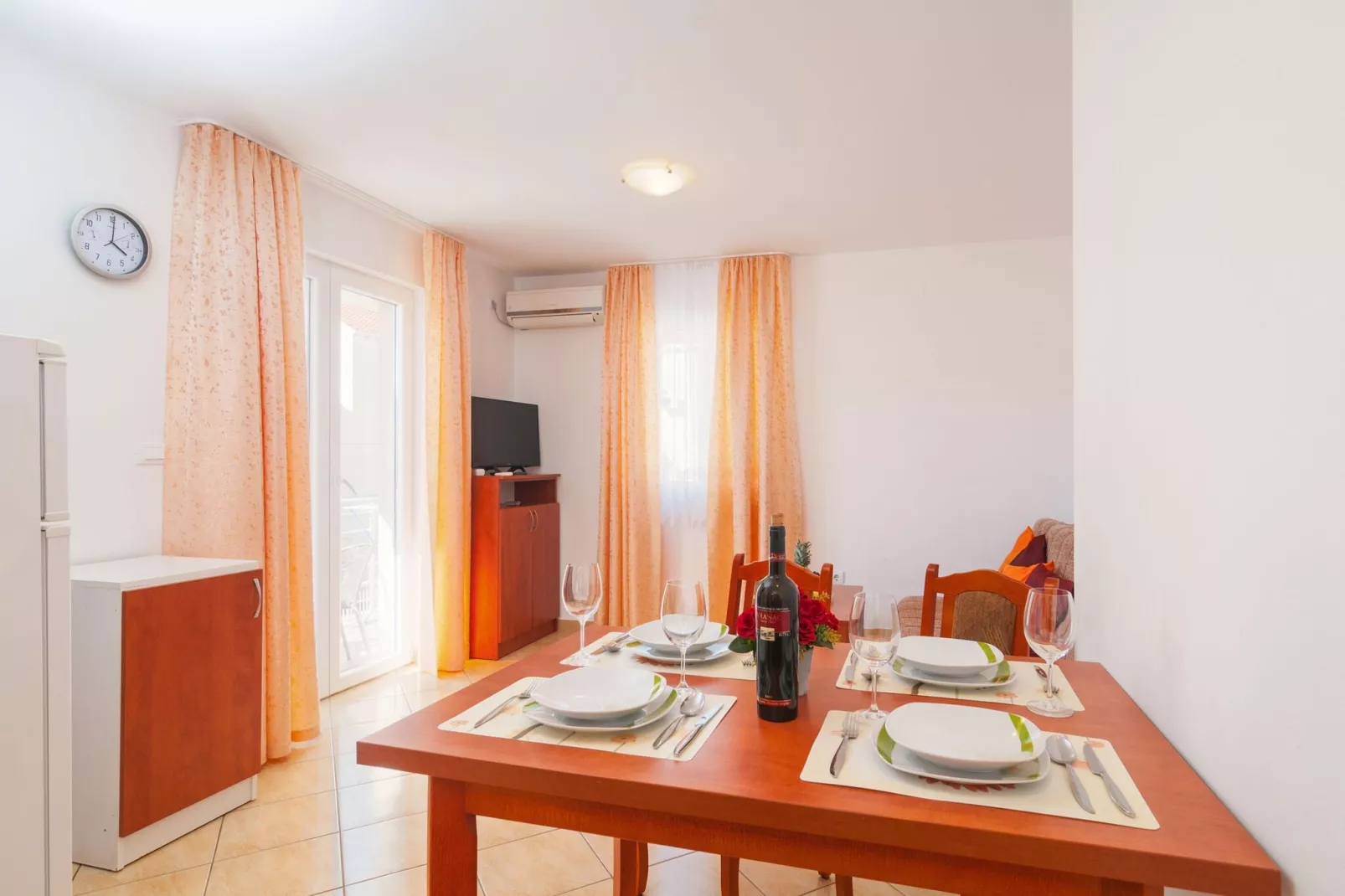 Apartments Island Beat - Two Bedroom Apartment with Balcony (A6) (ST)-Dining room