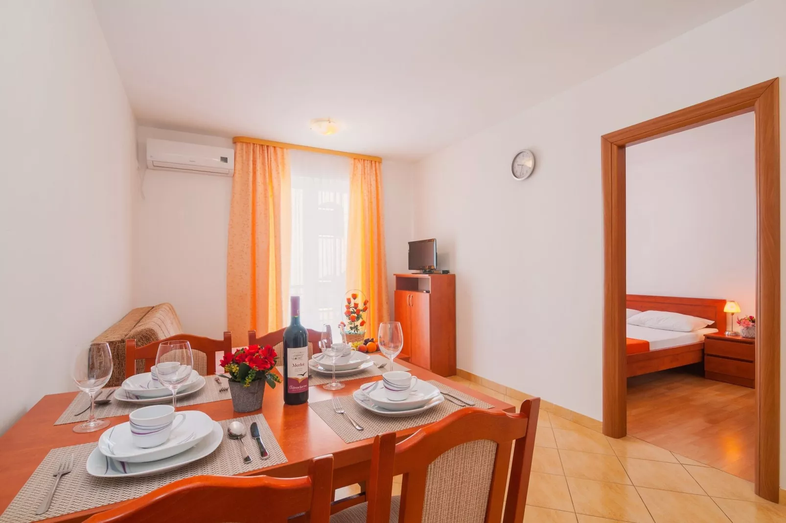 Apartments Island Beat - One Bedroom Apartment with Balcony and Sea View (A7) (ST)-Dining room