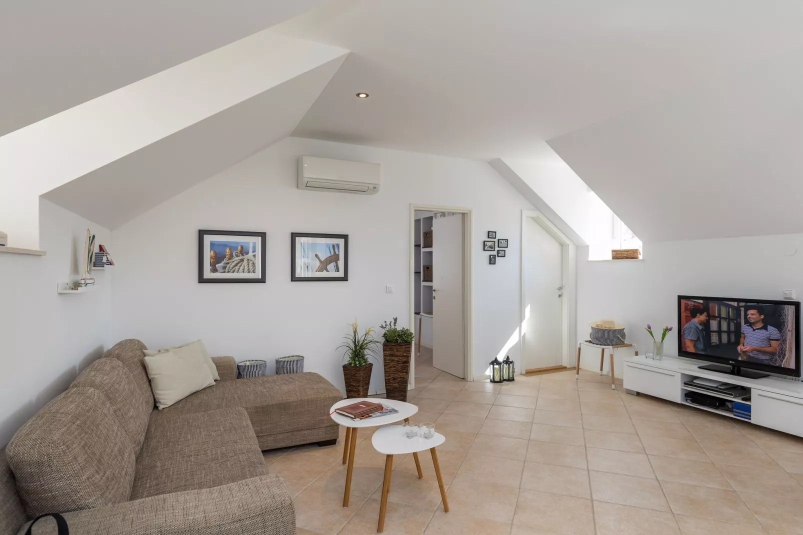 Apartments Odin - One-Bedroom Apartment with Terrace and Sea View - 4-Wohnzimmer