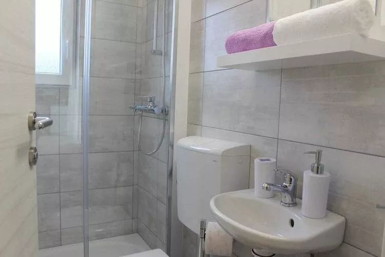 Holiday Home Ela - Three Bedroom Holiday Home with outdoor Pool (ST)-Salle de bain