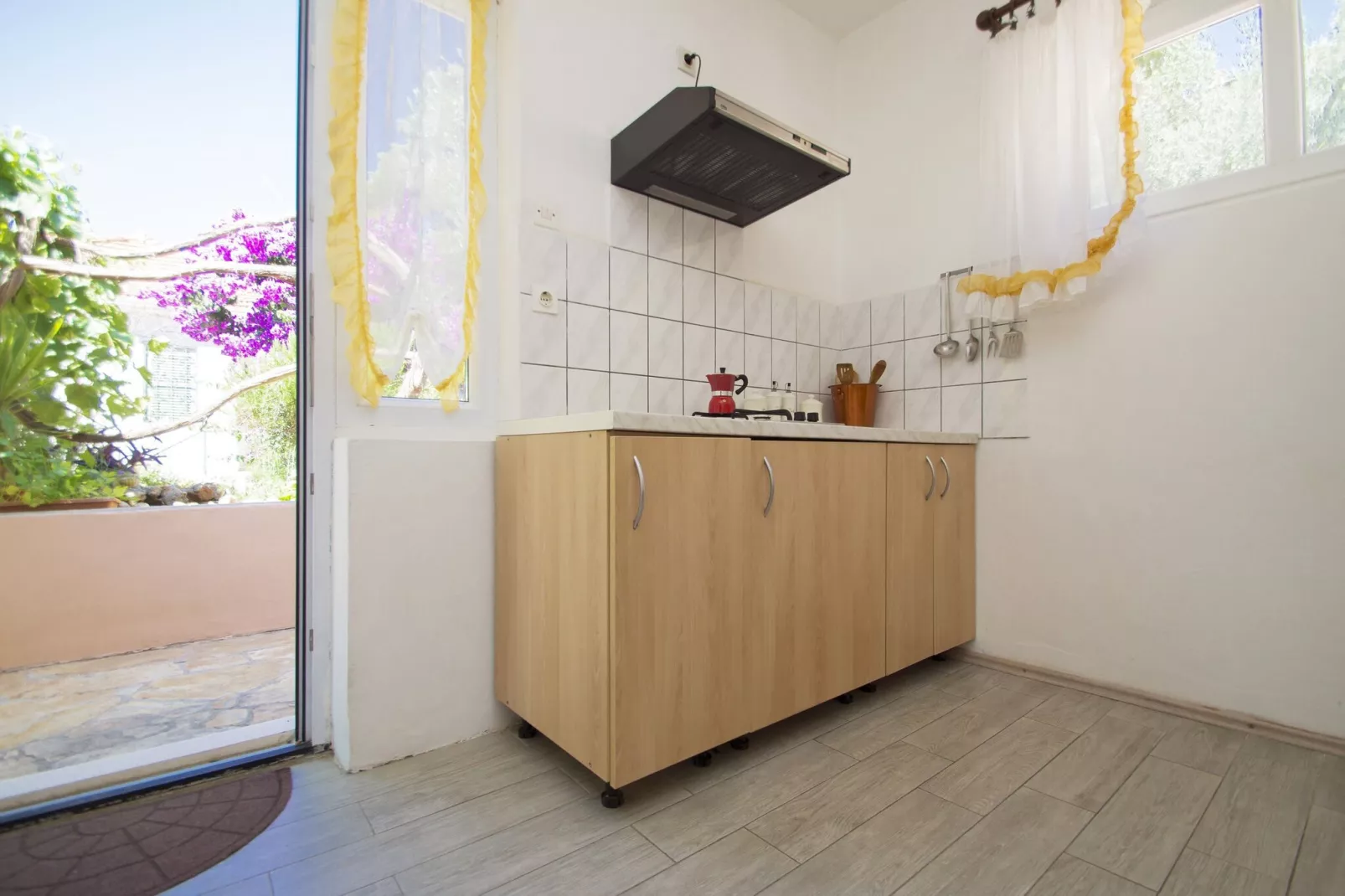 Seafront Apartment Dana - Two Bedroom Apartment with Terrace and Sea View-Kitchen