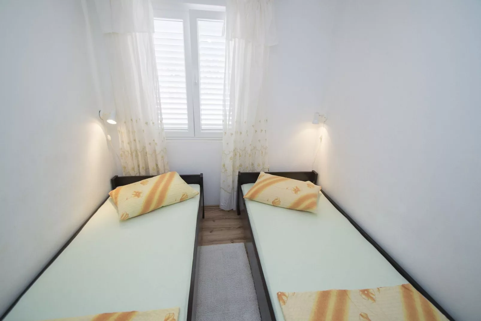 Seafront Apartment Dana - Two Bedroom Apartment with Terrace and Sea View-Bedroom