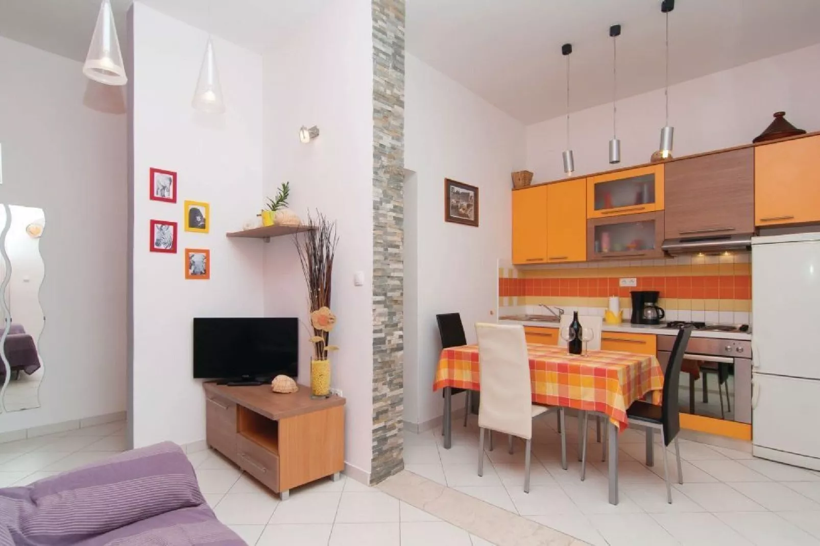 Apartments Roko (ST) - Standard One Bedroom Apartment with Shared Terrace (A1)-Dining room