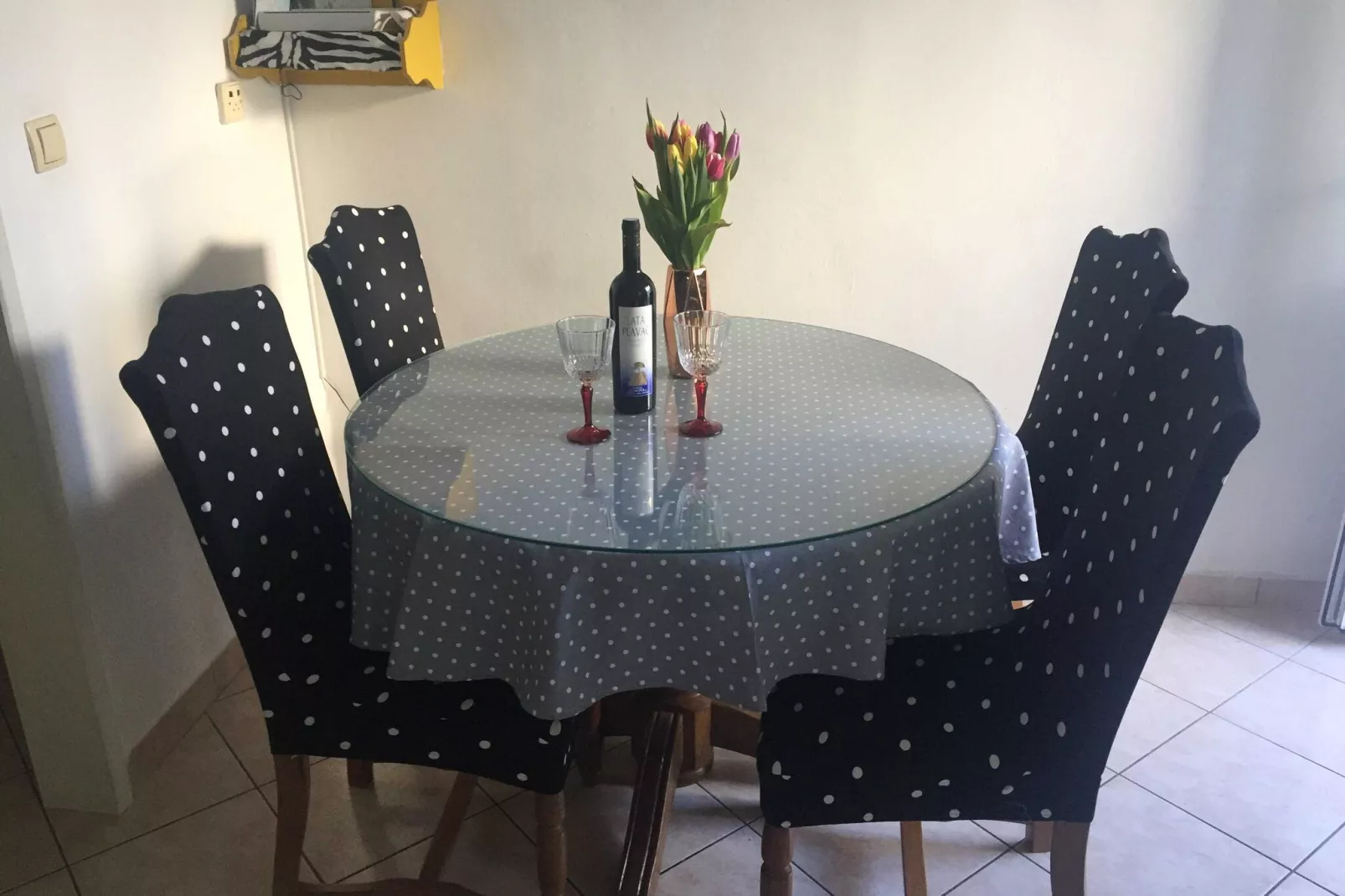 Apartments Roko (ST) - Economy One Bedroom Apartment with Shared Terrace (A2)-Dining room