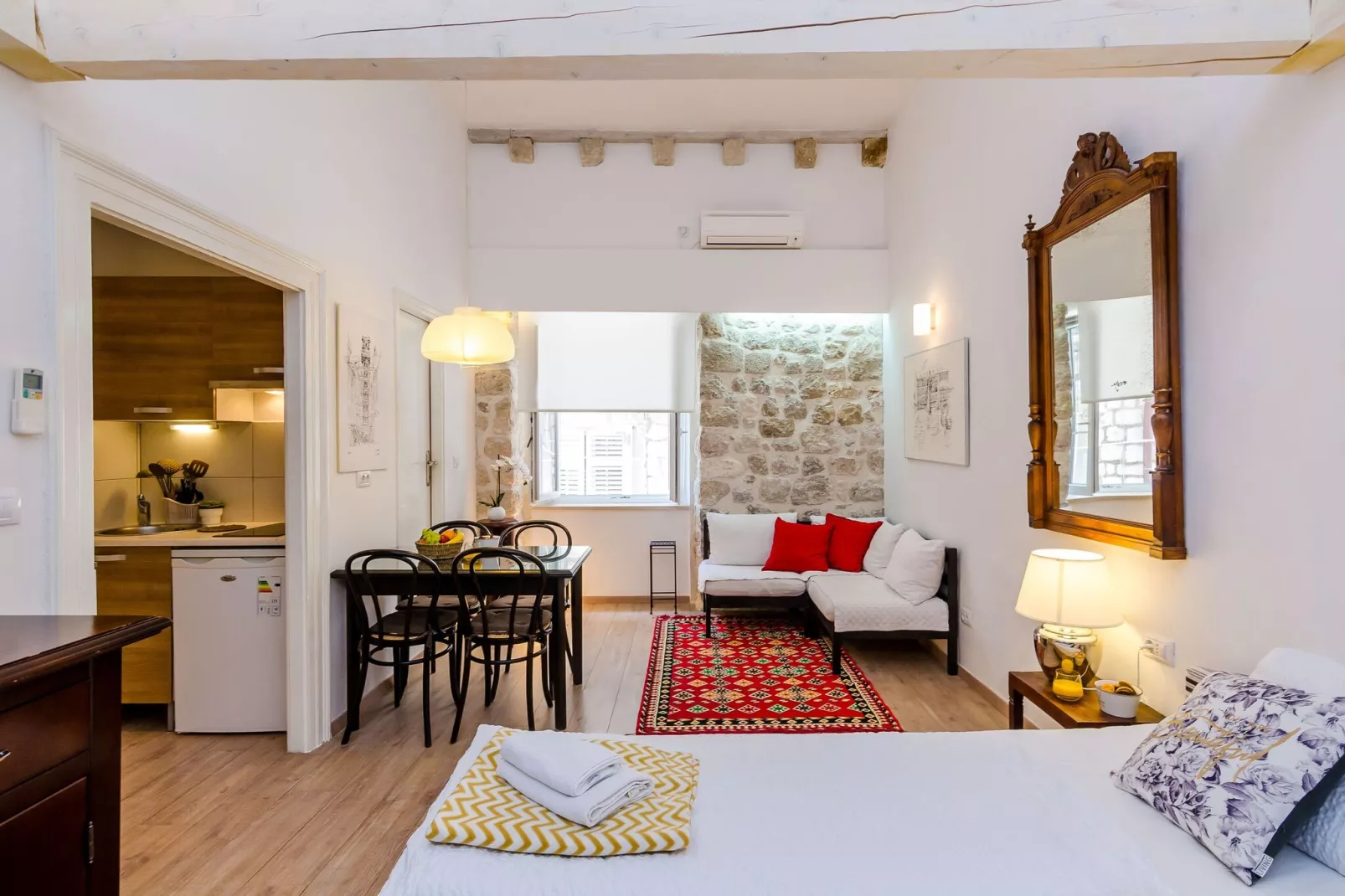 Midtown Apartments - Studio Apartment with Street view-Bedroom