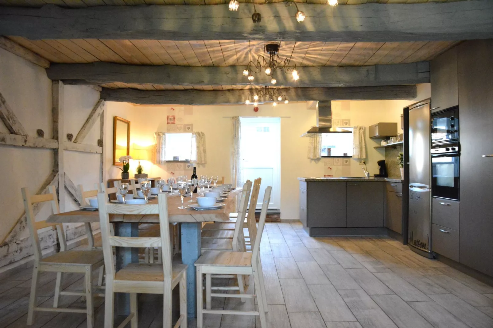 Au Bord de la Rivière-Dining room