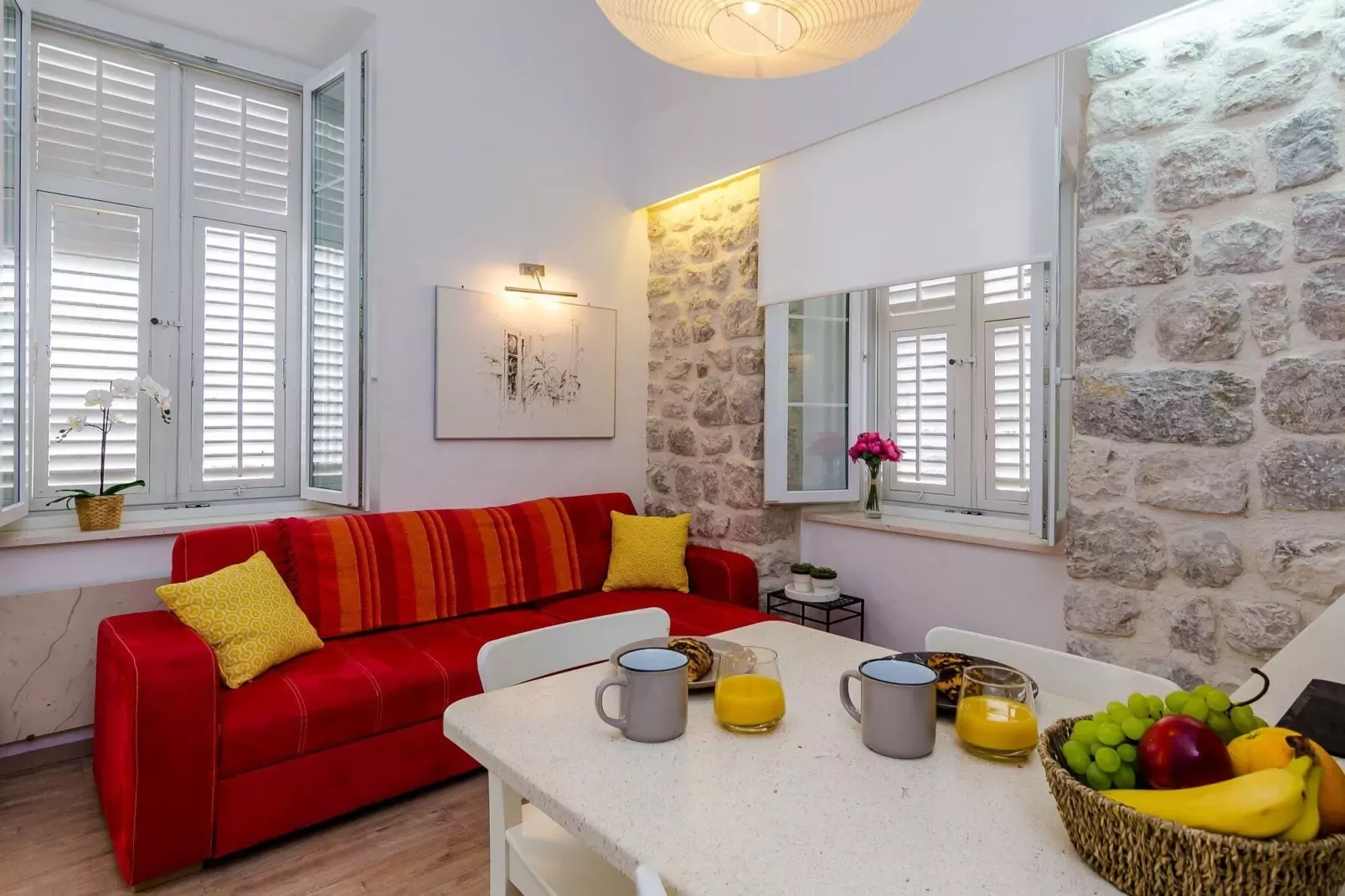 Midtown Apartments - One Bedroom Apartment with City view-Esszimmer