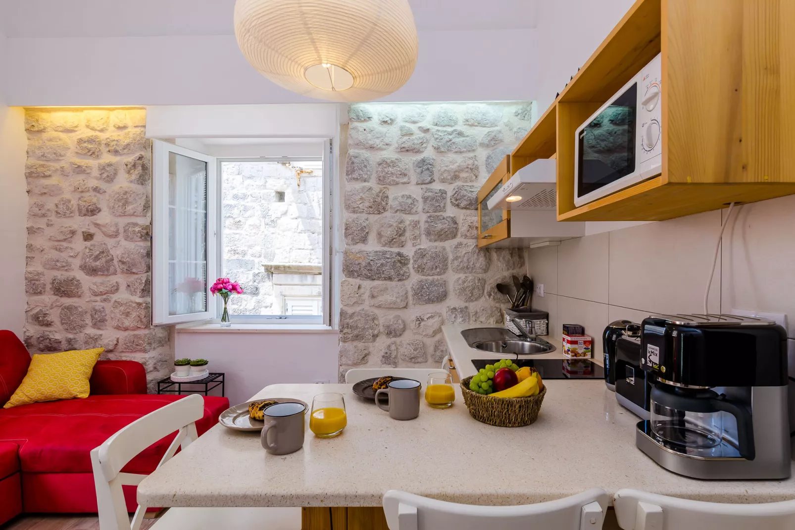 Midtown Apartments - One Bedroom Apartment with City view-Esszimmer
