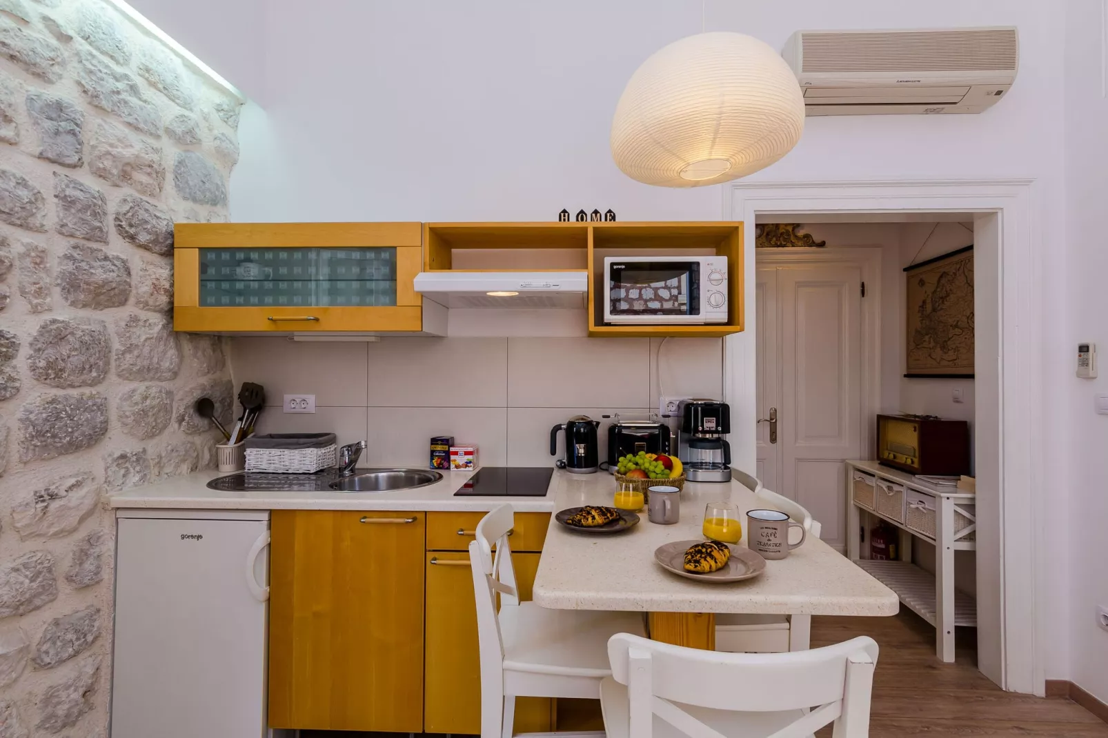 Midtown Apartments - One Bedroom Apartment with City view-Küche