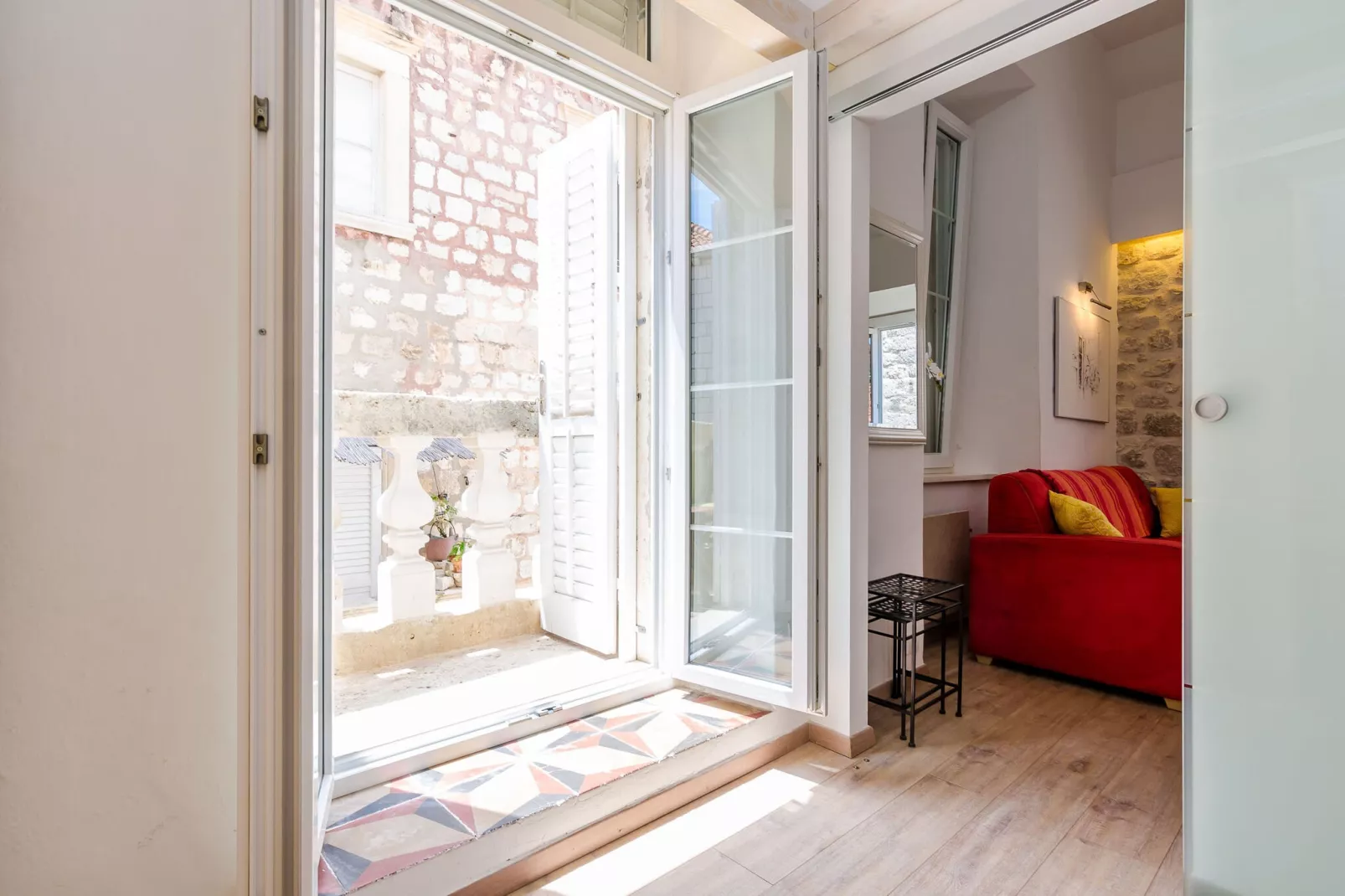 Midtown Apartments - One Bedroom Apartment with City view-Innen