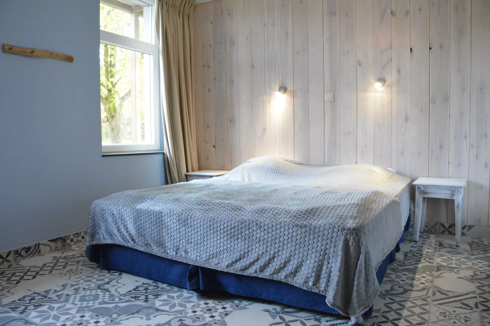 Au Bord de la Rivière-Bedroom