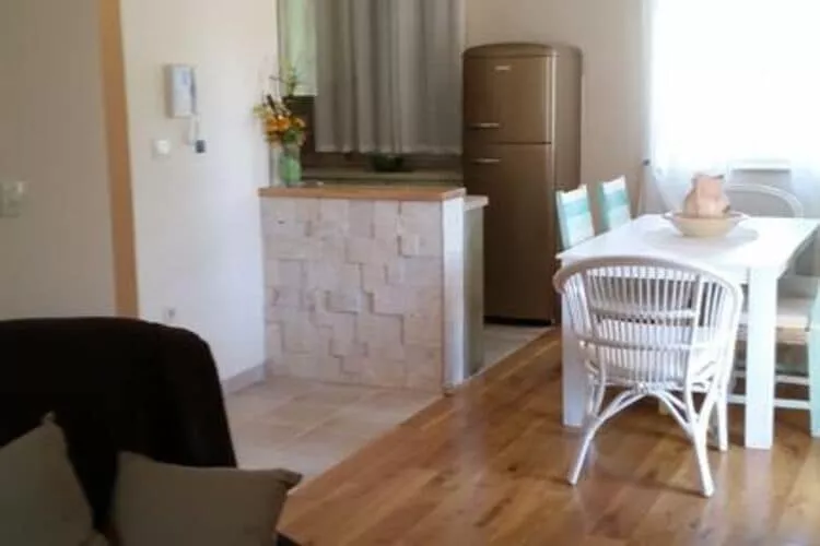 Apartments Villa Rustica (ST) - Two-Bedroom Apartment with Balcony and Shared Pool (prizemlje)-Dining room