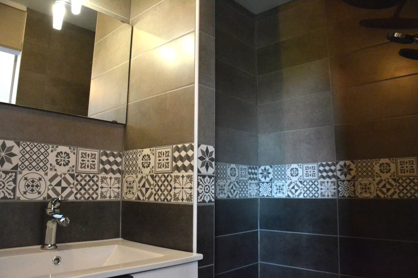 Au Bord de la Rivière-Bathroom