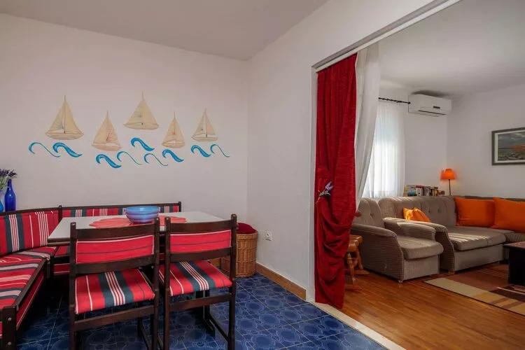 Apartment Oaza - Three Bedroom Apartment with Terrace and Sea View-Dining room