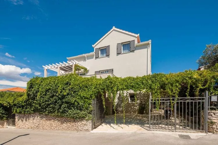 Apartment Oaza - Three Bedroom Apartment with Terrace and Sea View-Outdoor