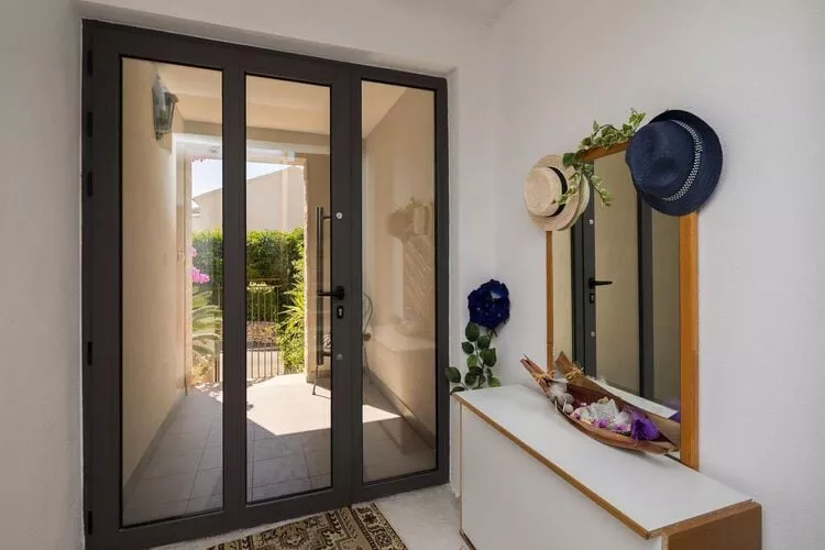 Apartment Oaza - Three Bedroom Apartment with Terrace and Sea View-Indoor
