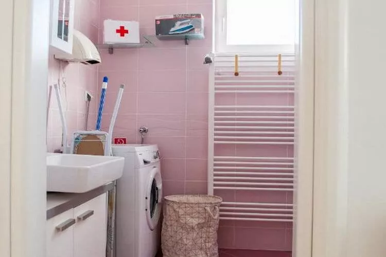 Apartment Josip - One Bedroom apartment-Bathroom