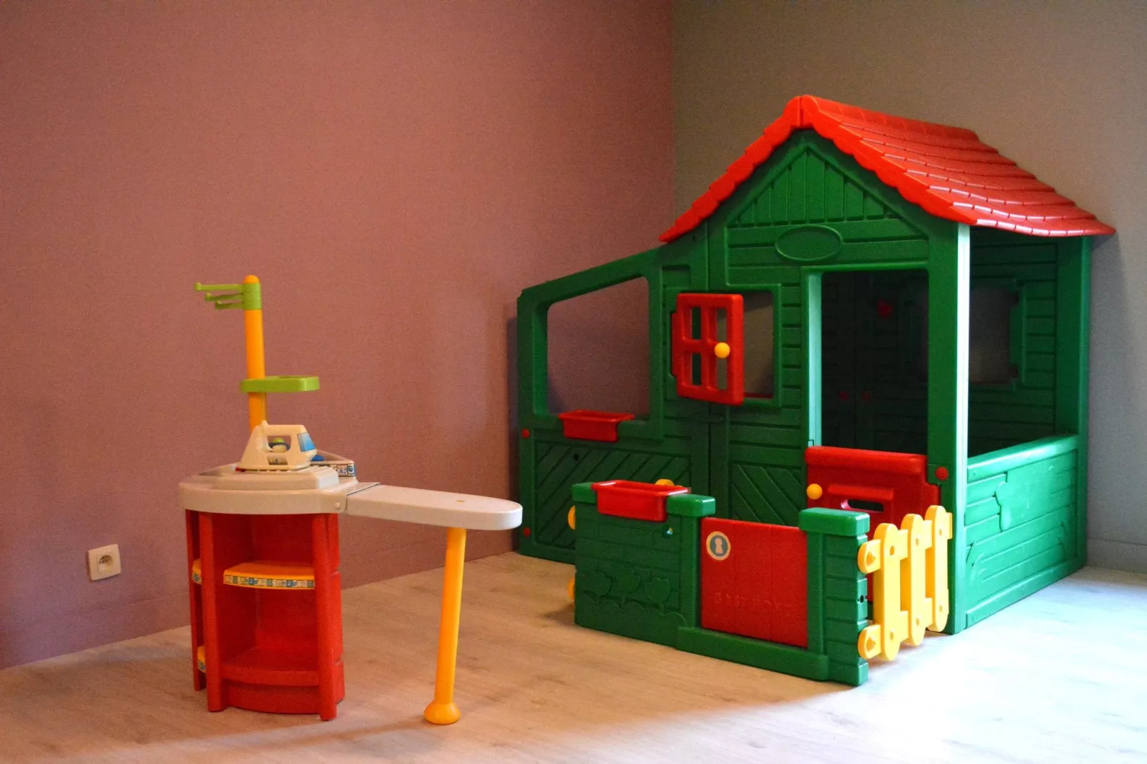 Au Bord de la Rivière-Recreation room