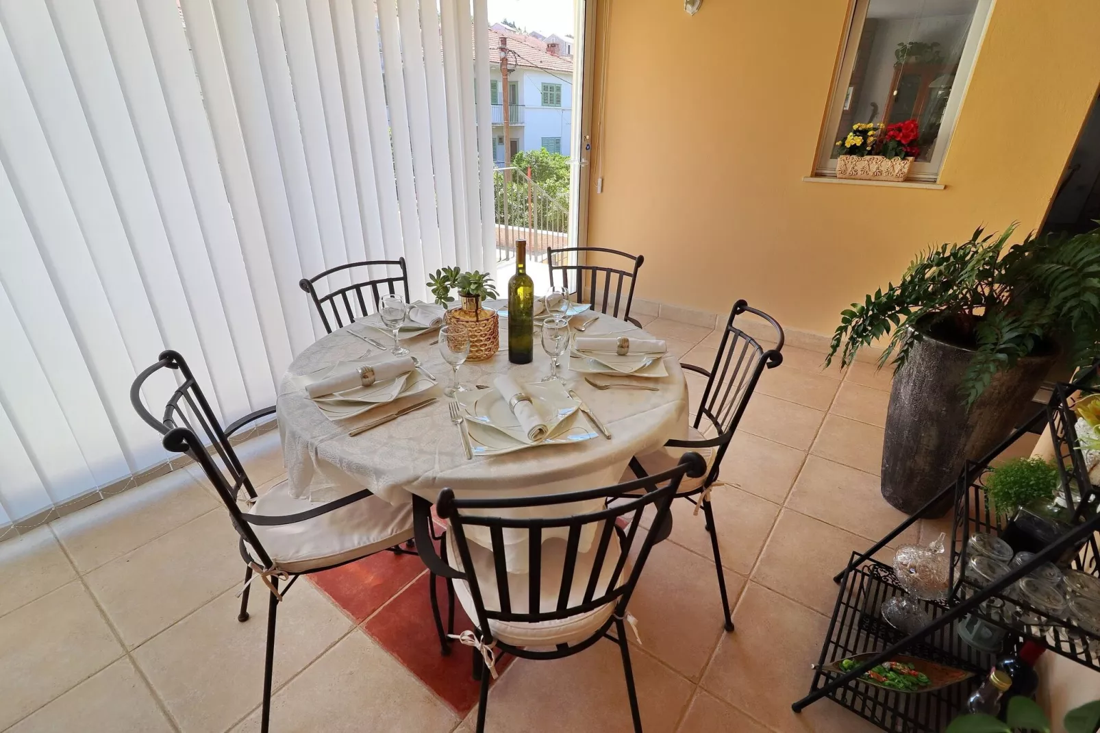 Sunshine Apartment Doda - Three Bedroom Apartment with Balcony and Sea View-Terrace