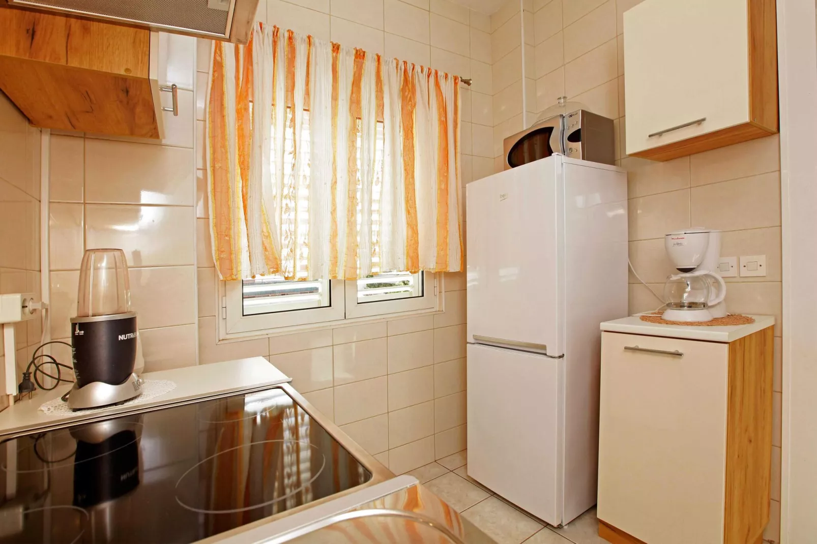 Sunshine Apartment Doda - Three Bedroom Apartment with Balcony and Sea View-Kitchen