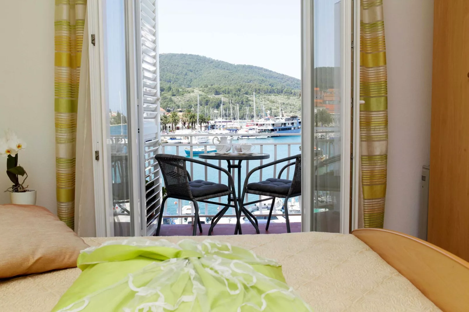 Sunshine Apartment Doda - Three Bedroom Apartment with Balcony and Sea View-Bedroom