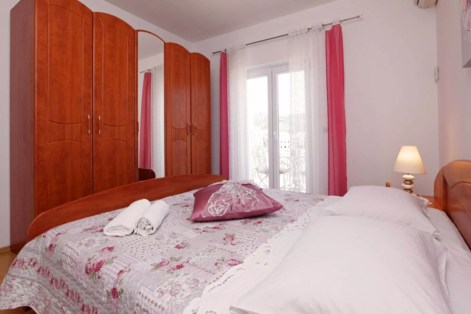 Sunshine Apartment Doda - Three Bedroom Apartment with Balcony and Sea View-Bedroom
