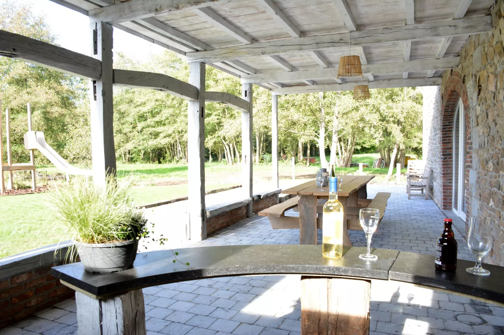 Au Bord de la Rivière-Terrace balcony