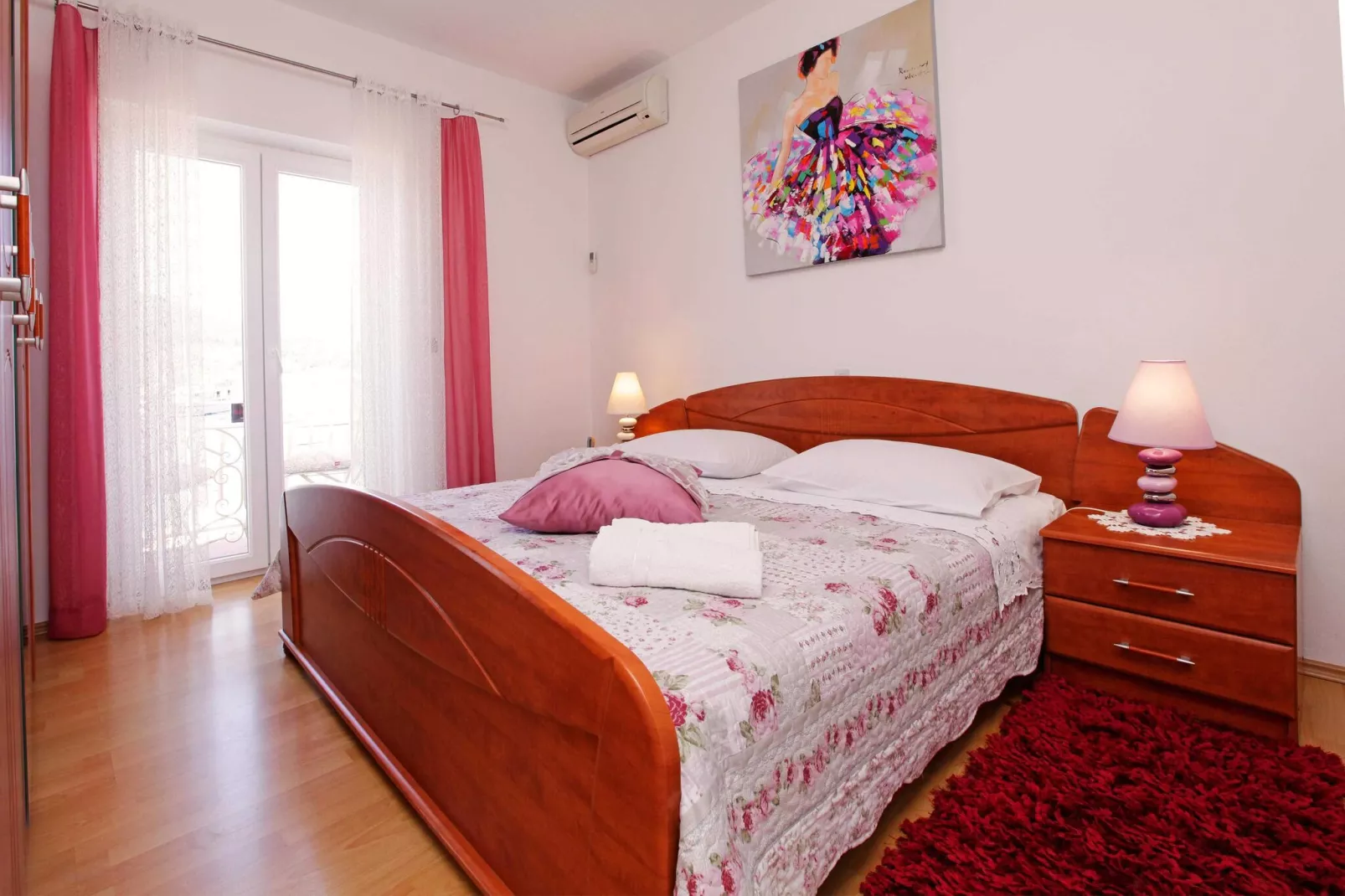 Sunshine Apartment Doda - Three Bedroom Apartment with Balcony and Sea View-Bedroom