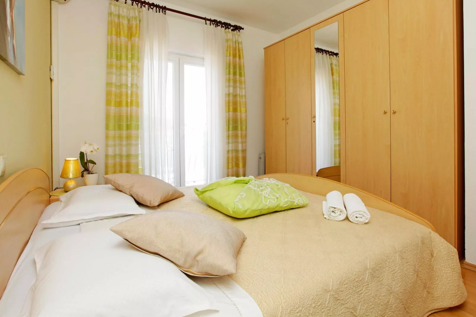 Sunshine Apartment Doda - Three Bedroom Apartment with Balcony and Sea View-Bedroom