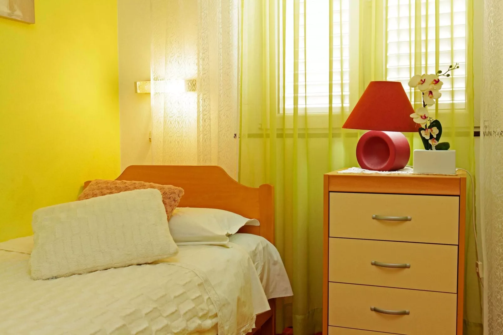 Sunshine Apartment Doda - Three Bedroom Apartment with Balcony and Sea View-Bedroom