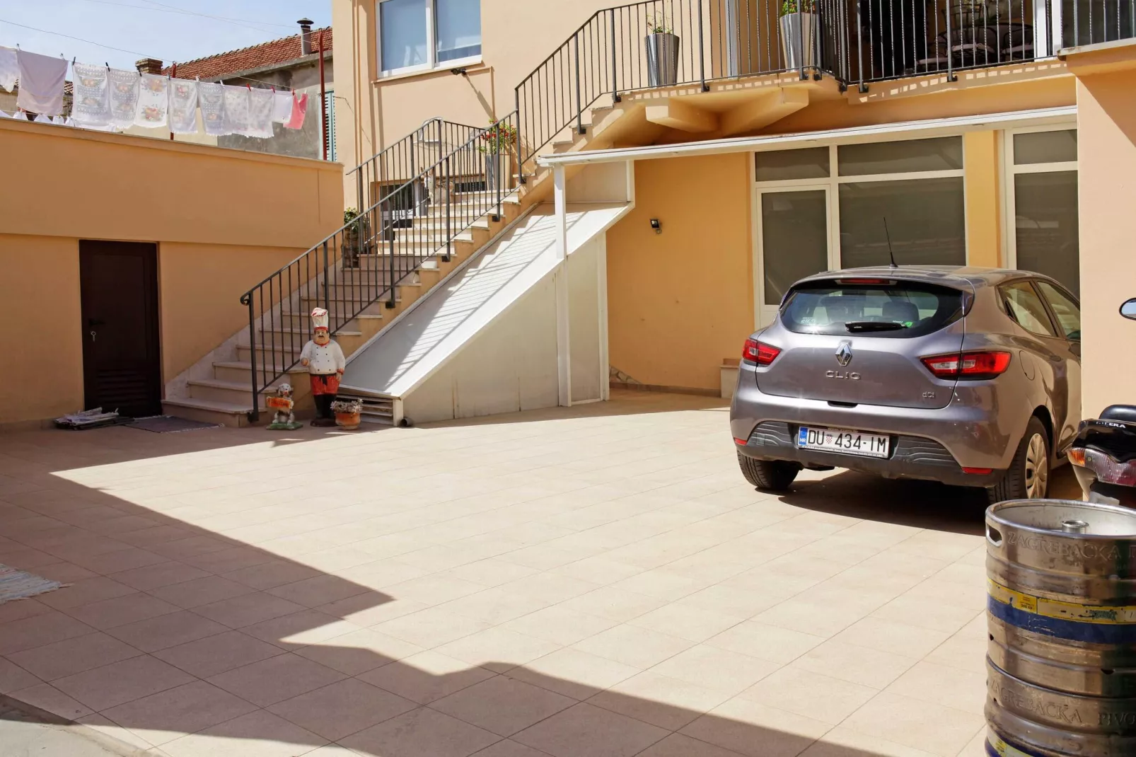 Sunshine Apartment Doda - Three Bedroom Apartment with Balcony and Sea View-Outdoor