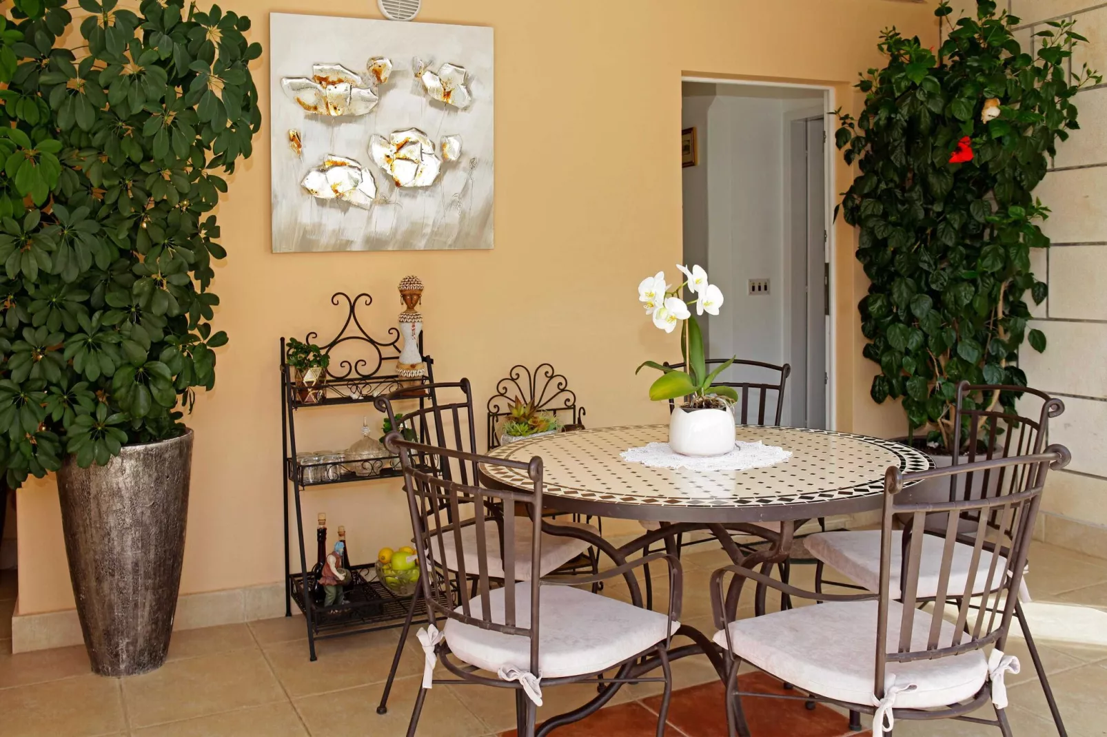 Sunshine Apartment Doda - Three Bedroom Apartment with Balcony and Sea View-Indoor