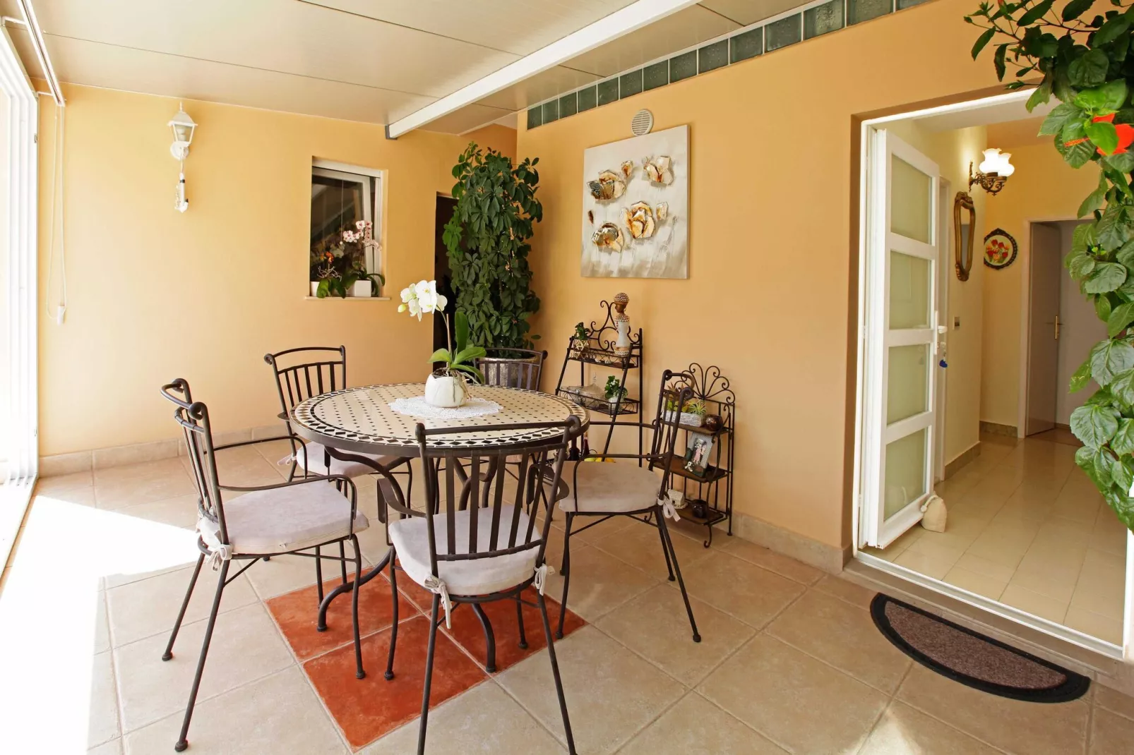Sunshine Apartment Doda - Three Bedroom Apartment with Balcony and Sea View-Indoor