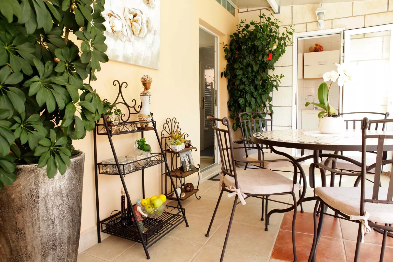 Sunshine Apartment Doda - Three Bedroom Apartment with Balcony and Sea View-Indoor
