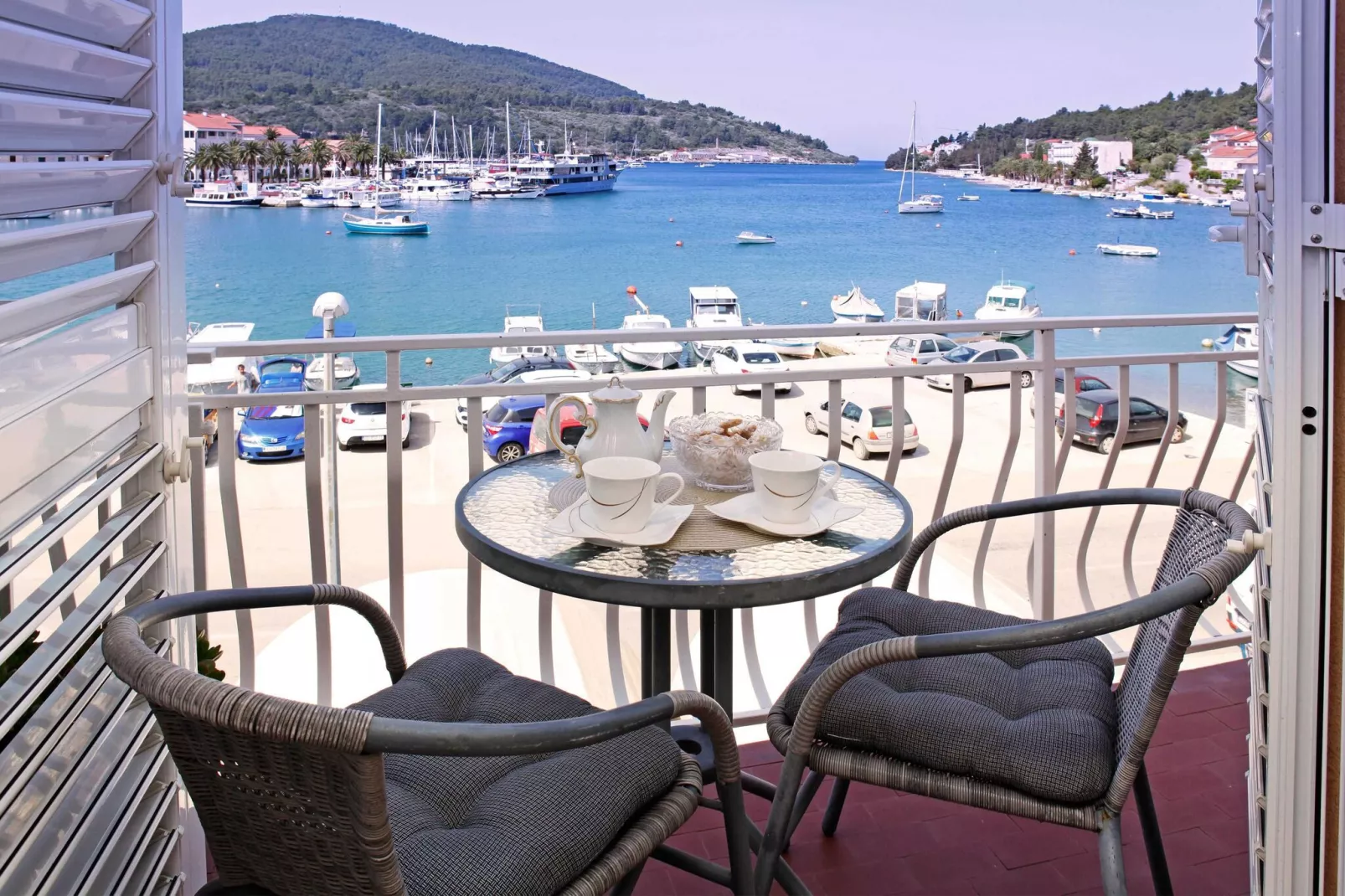 Sunshine Apartment Doda - Three Bedroom Apartment with Balcony and Sea View-View