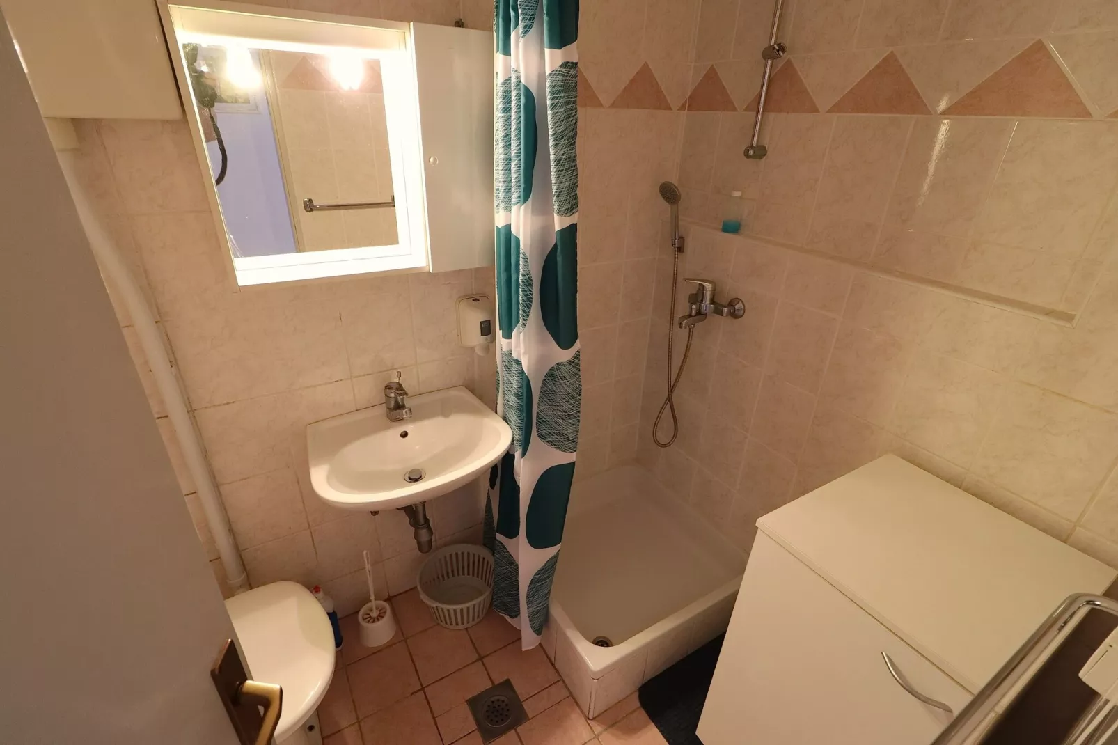 Apartment Lepur Slano - Two-Bedroom Apartment with Terrace-Bathroom
