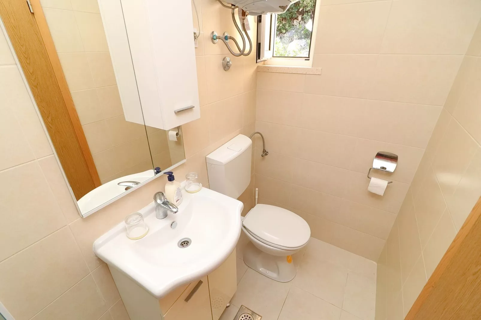 Apartment Belin Mljet - One Bedroom Apartment with Terrace and Sea View-Bathroom