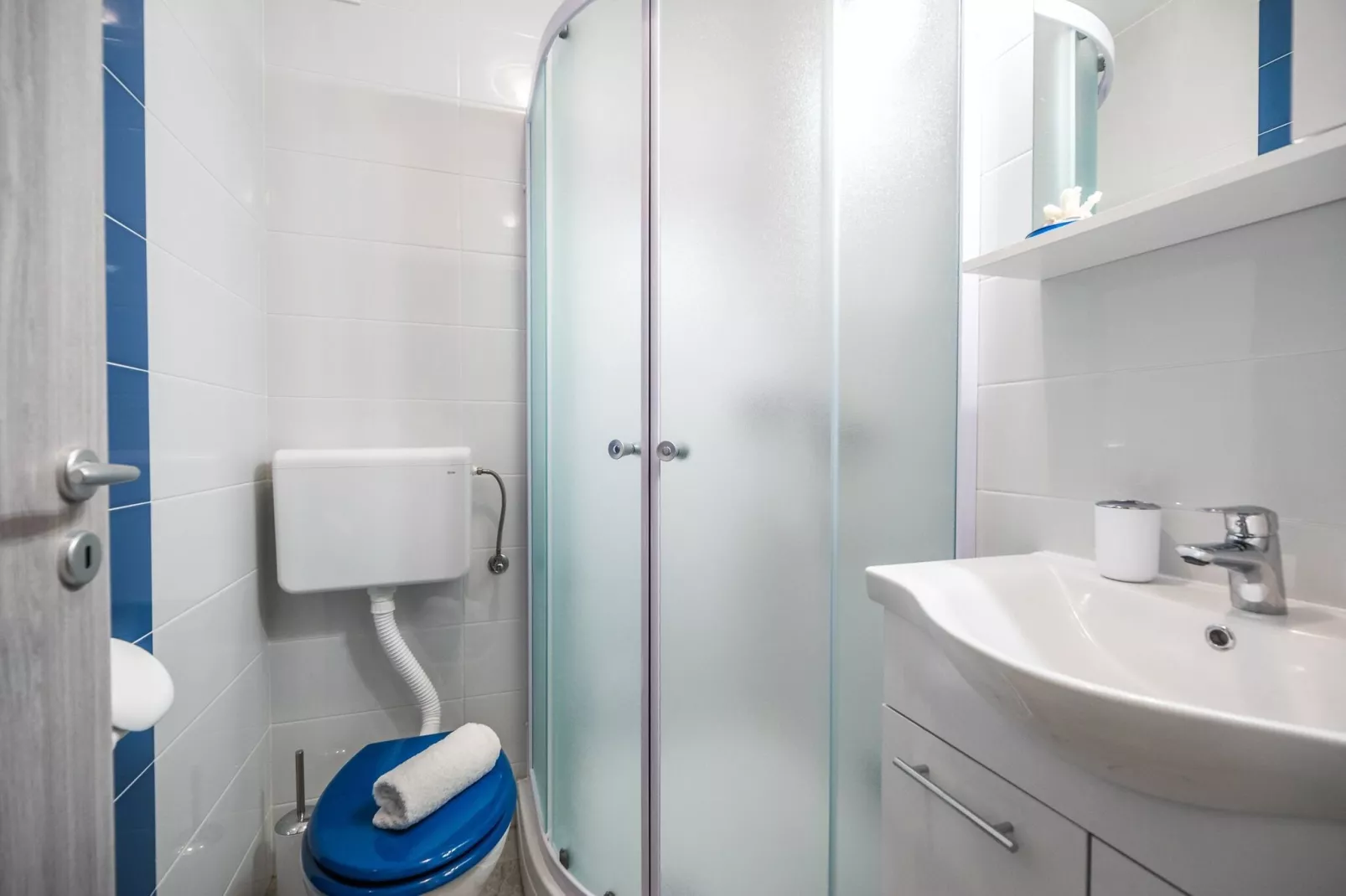 Apartments Sunshine Home - Twin Room ( Blue )-Salle de bain