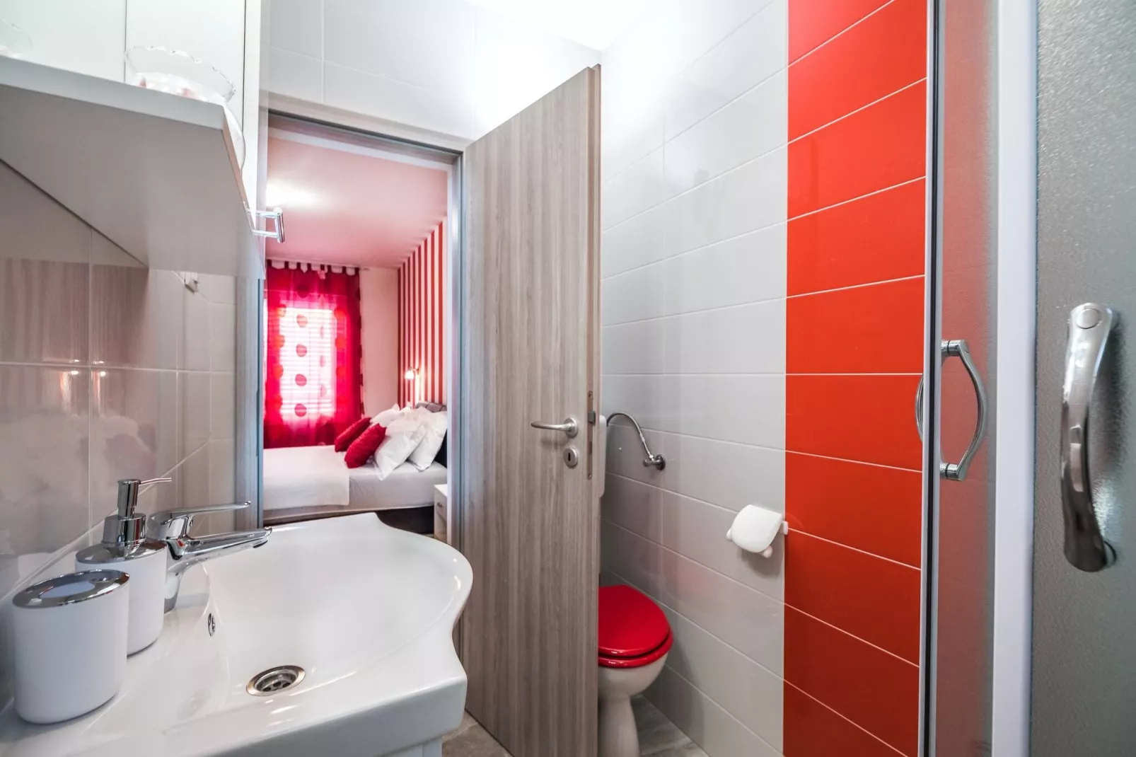 Apartments Sunshine Home - Double Room ( Red )-Badezimmer