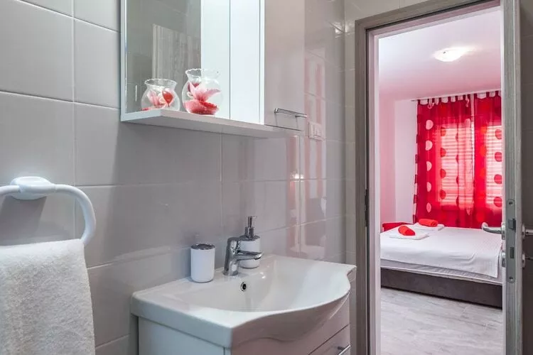 Apartments Sunshine Home - Double Room ( Red )-Badezimmer