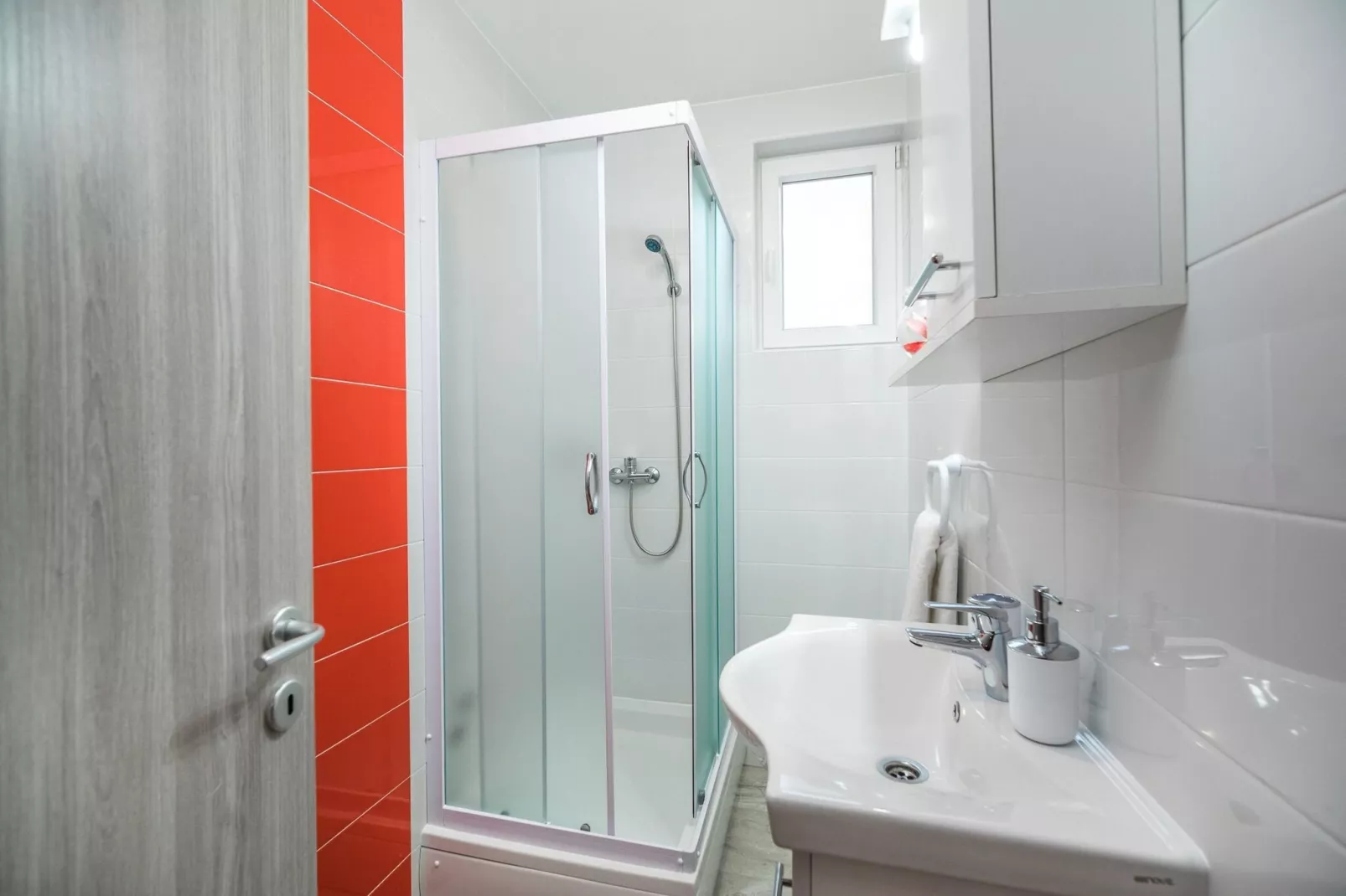 Apartments Sunshine Home - Double Room ( Red )-Badezimmer