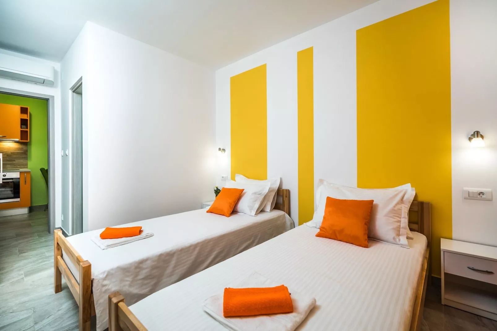 Apartments Sunshine Home - Twin Room ( Yellow )-Schlafzimmer